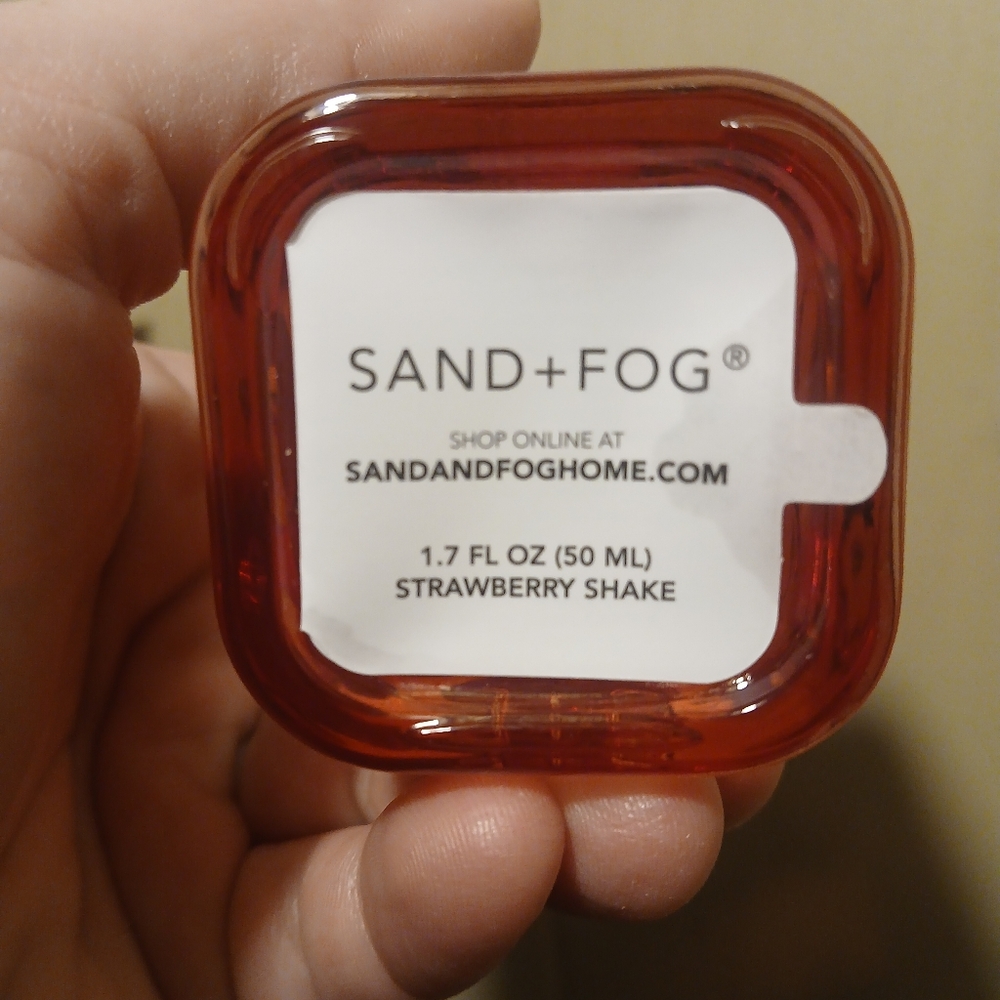 SAND+FOG Strawberry Shake Perfume Oil - Red - Picture 4 of 4